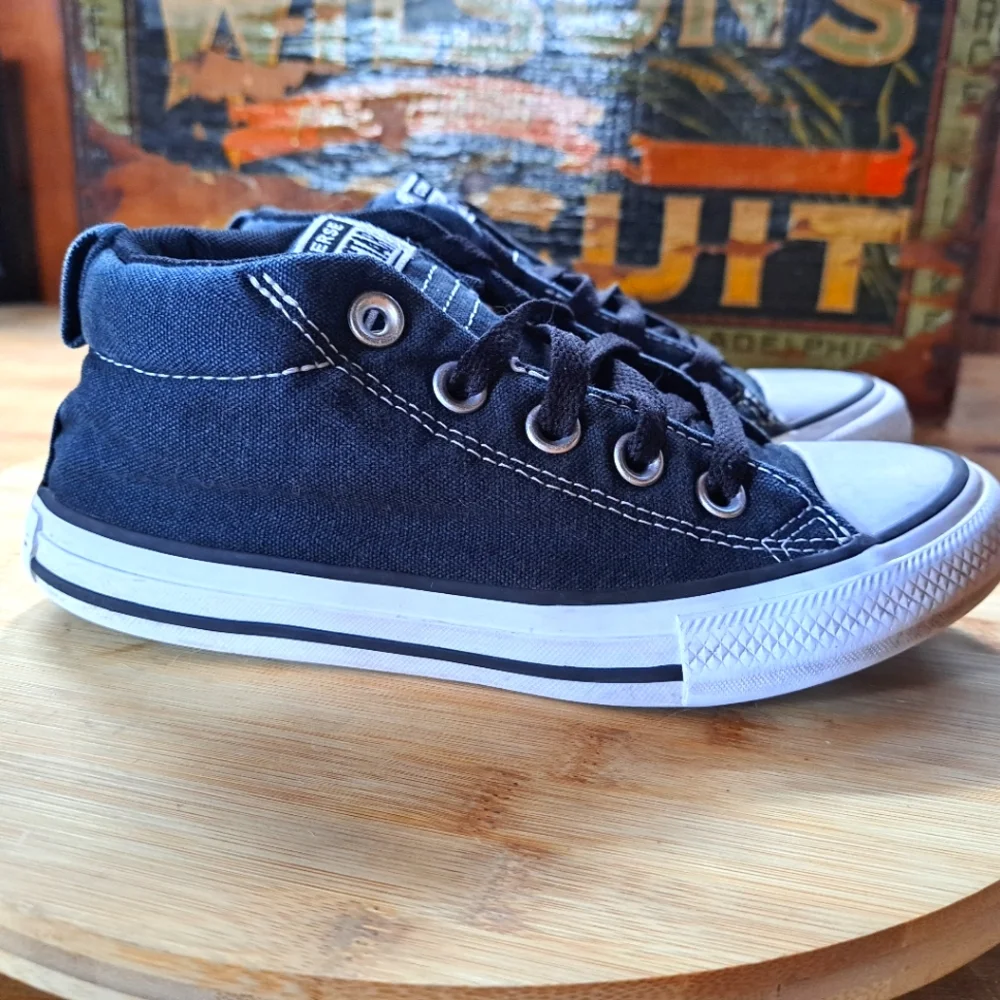 Converse Chuck Taylor All Star Sneakers, Children's Size 1, Black Lace Up Canvas